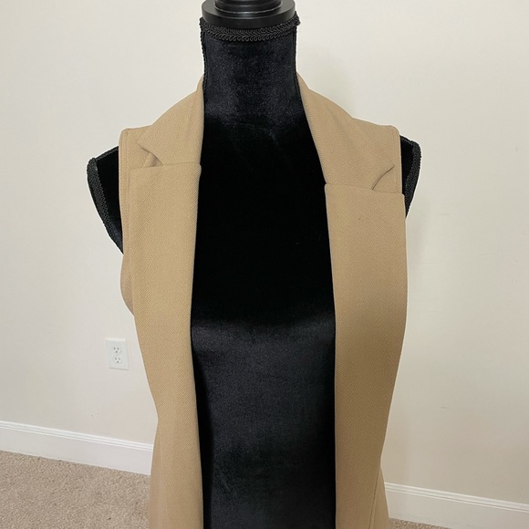 Boohoo Night Beige Long Vest W/ Lapels - Picture 3 of 4